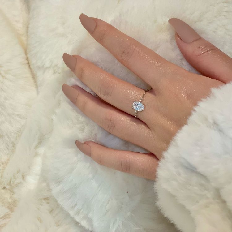 Verstellbarer Ring für Damen mit 925 Sterling Silberkette und Ovalem Zirkonia Stein