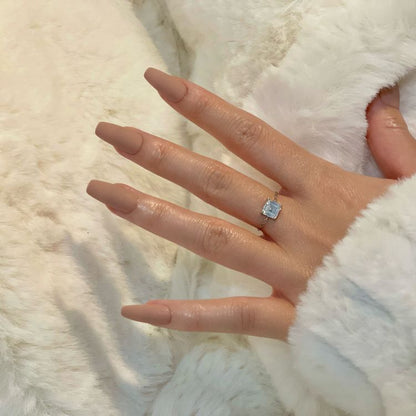 Verstellbarer Ring für Damen mit 925 Sterling Silberkette und viereckigem Zirkonia Stein